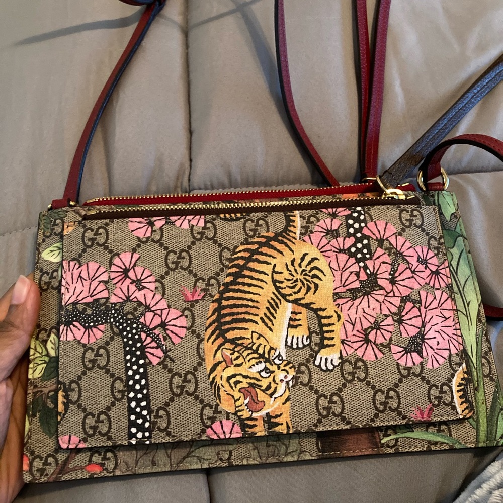 100% authentic Gucci crossbody